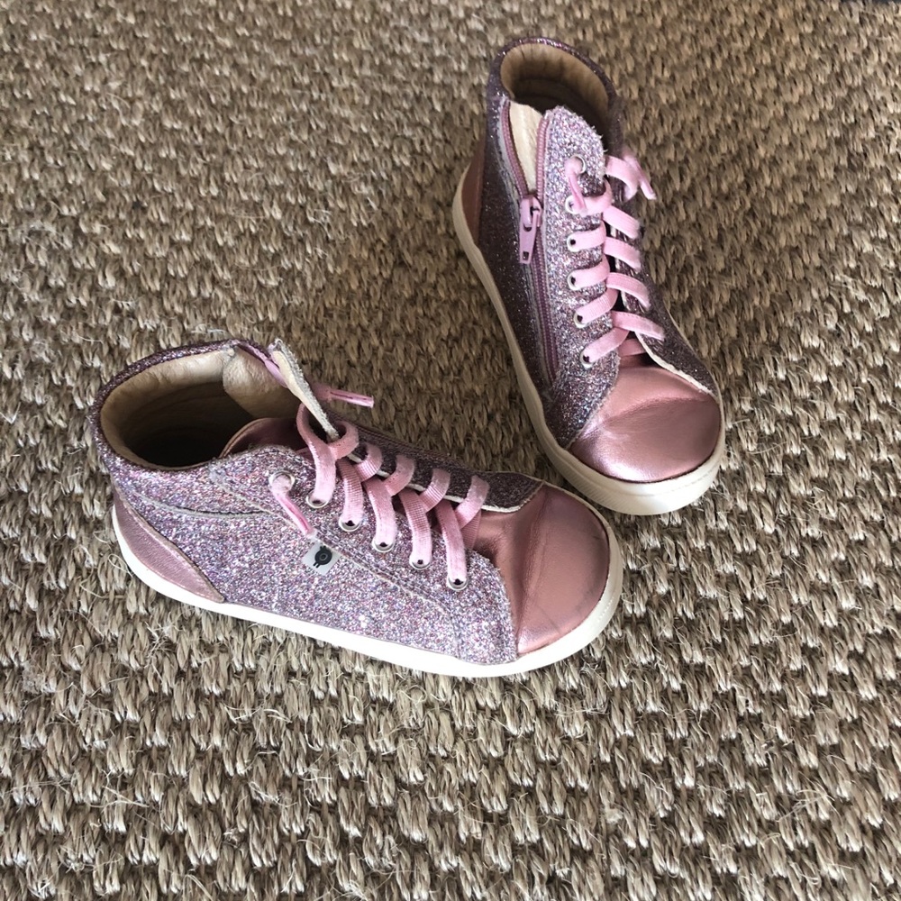 Little feet that walk the earth- old souls glitter